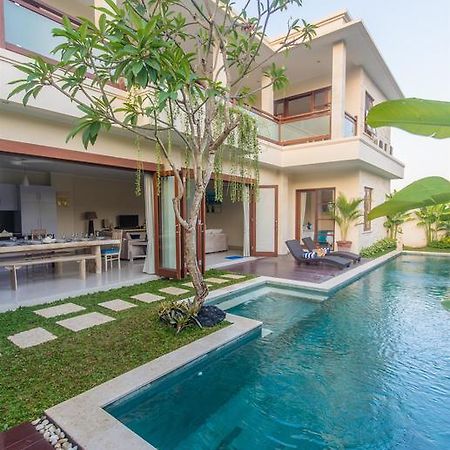 Villa Tepi Sungai Legian  Ruang foto